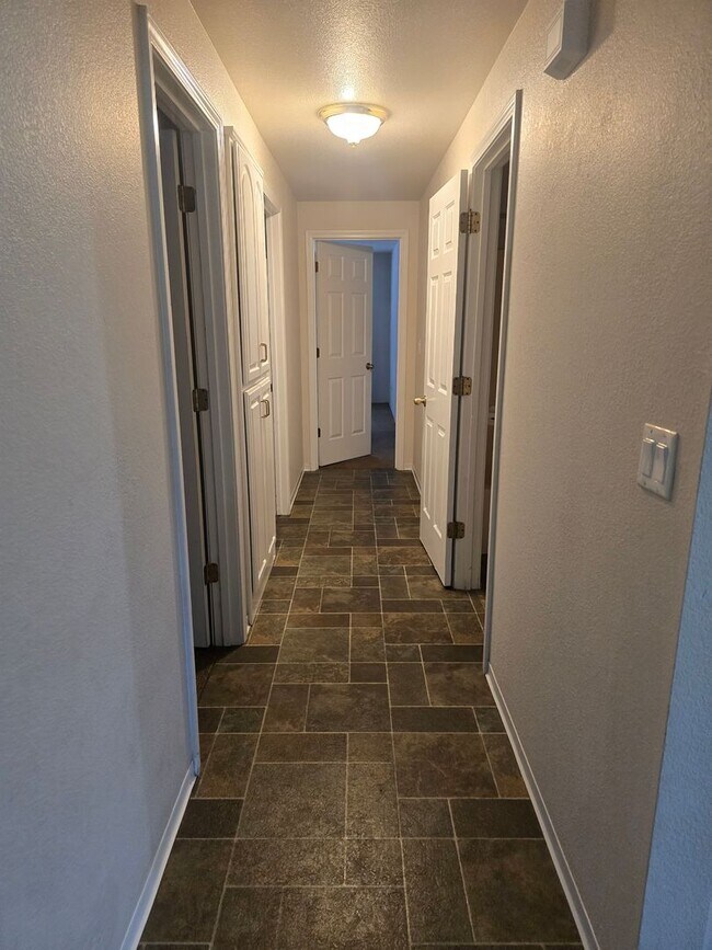 Building Photo - MM2240-1