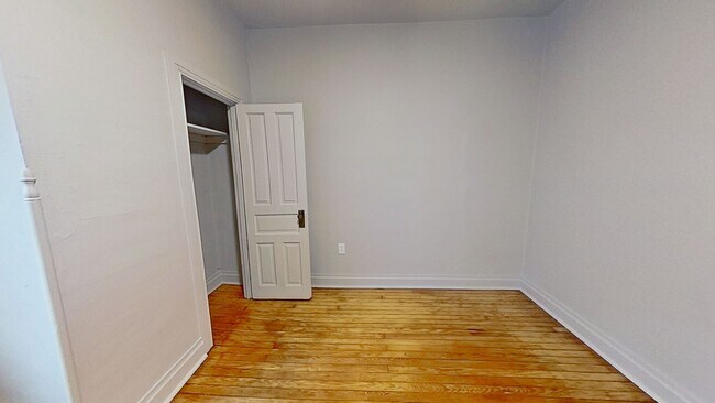 Building Photo - 1st Floor Apartment