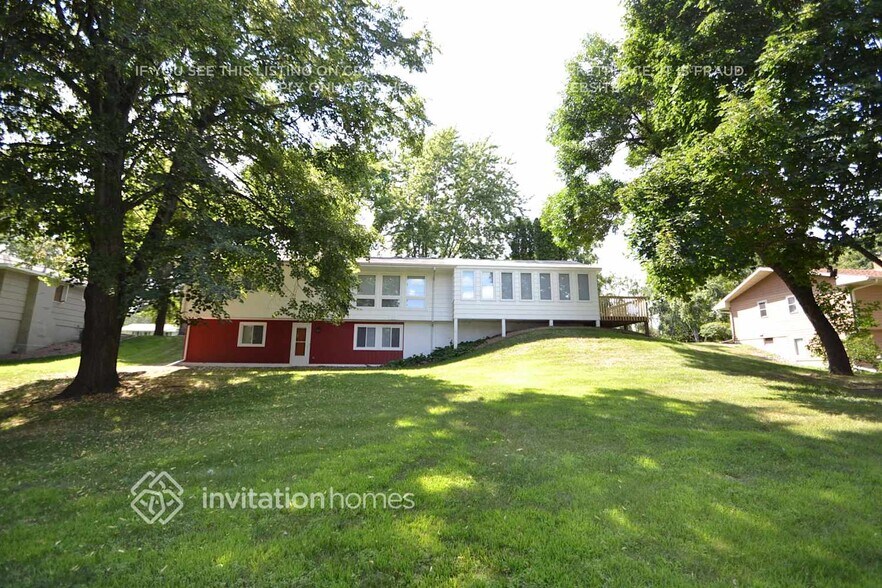 Building Photo - 2300 Winfield Ave