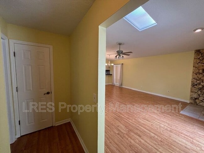 Building Photo - 1444 Forest Hills Dr