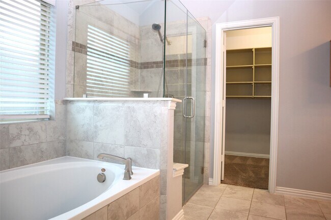 Building Photo - 4553 New Country Dr