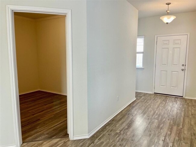 Building Photo - 595 Eves Necklace Dr.