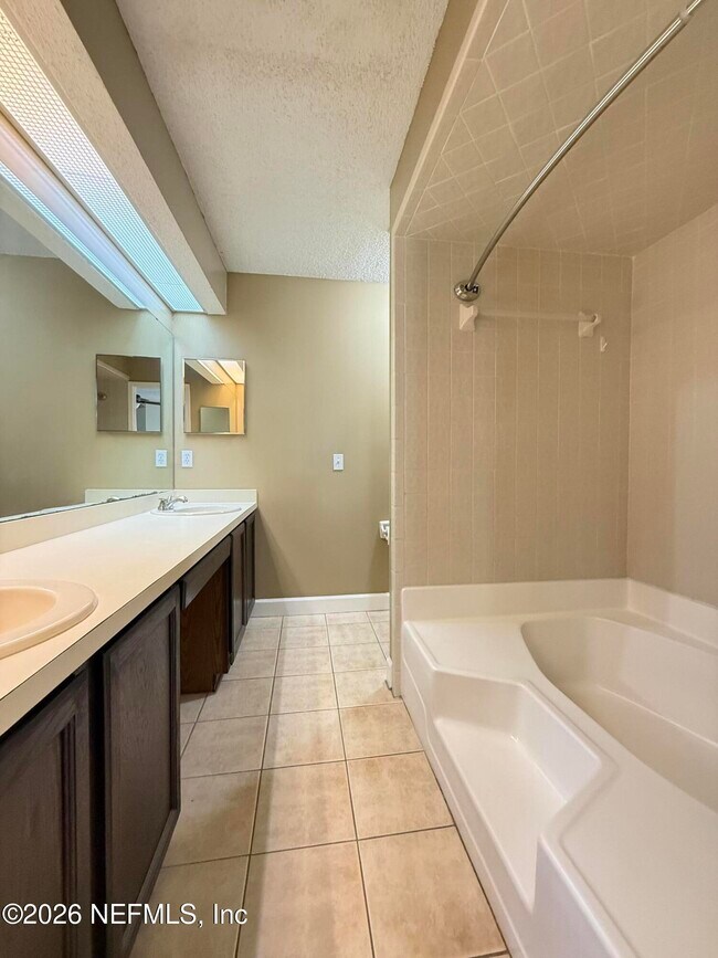 Building Photo - 8326 Cross Timbers Dr W