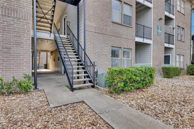 Building Photo - 12166 Metric Blvd