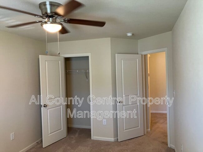 Building Photo - 230 Smith Glen Dr
