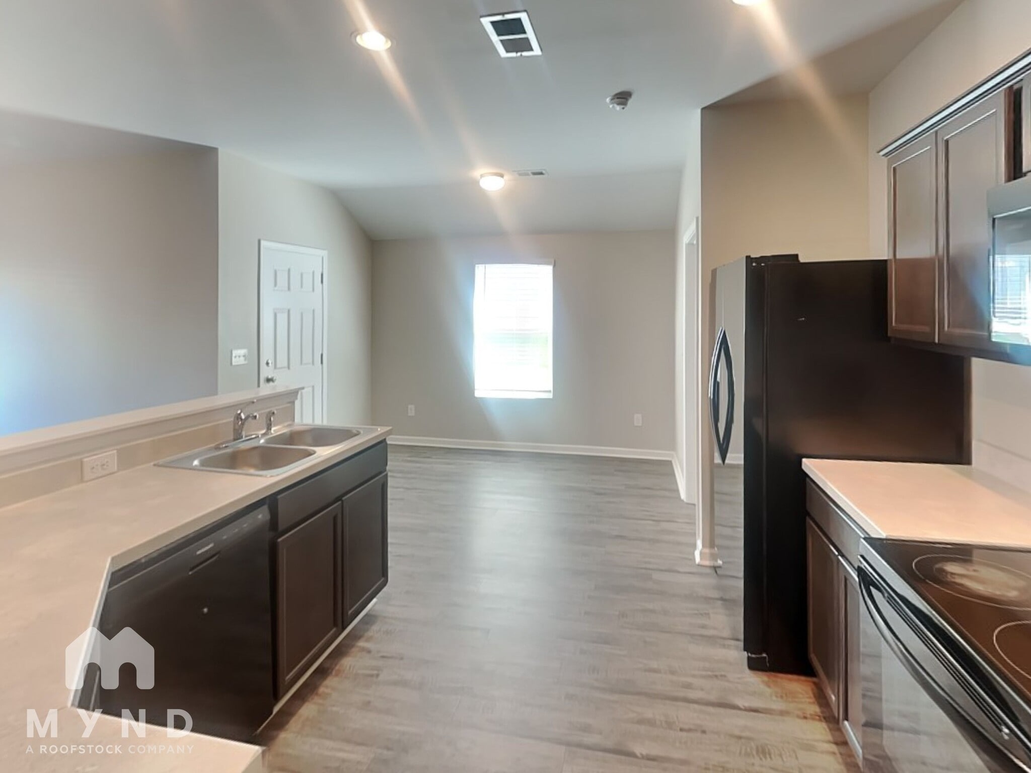 Building Photo - 245 Americana Dr