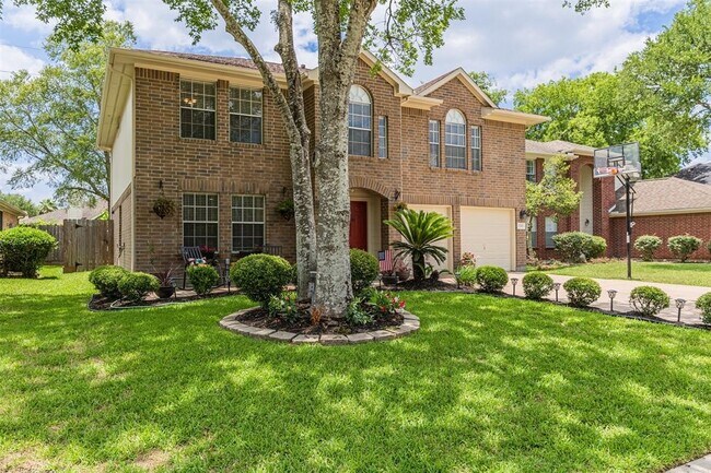Building Photo - 17106 Summer Hollow Dr