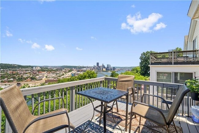 Building Photo - Breathtaking City Views – 3 Bedroom Home Minutes from Downtown!