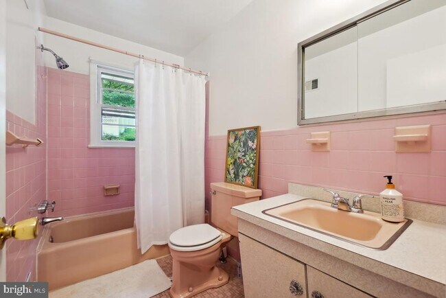 Building Photo - 8504 Sundale Dr