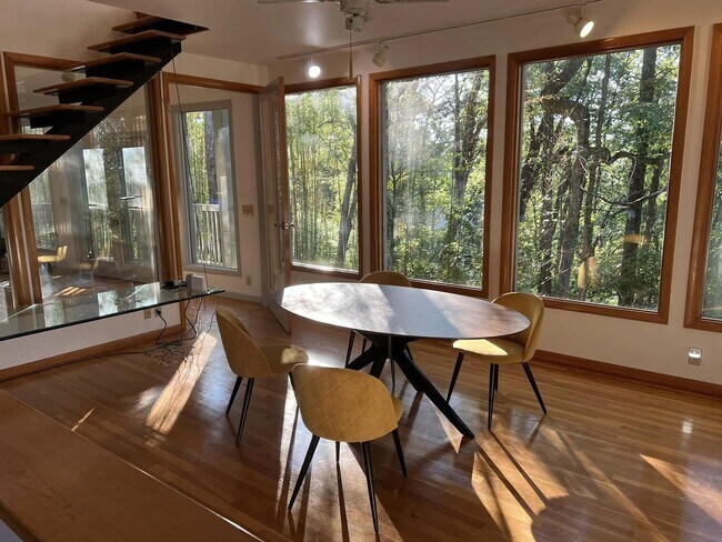Building Photo - 5729 Stoneway Trail