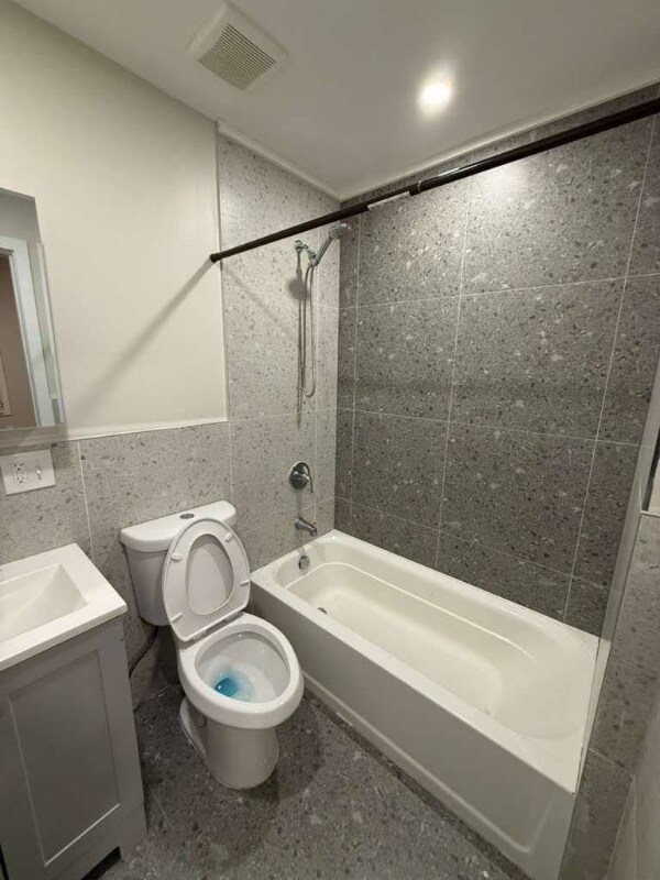 Building Photo - 356 S 6th St