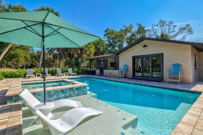 Building Photo - 2641 Hyde Park St