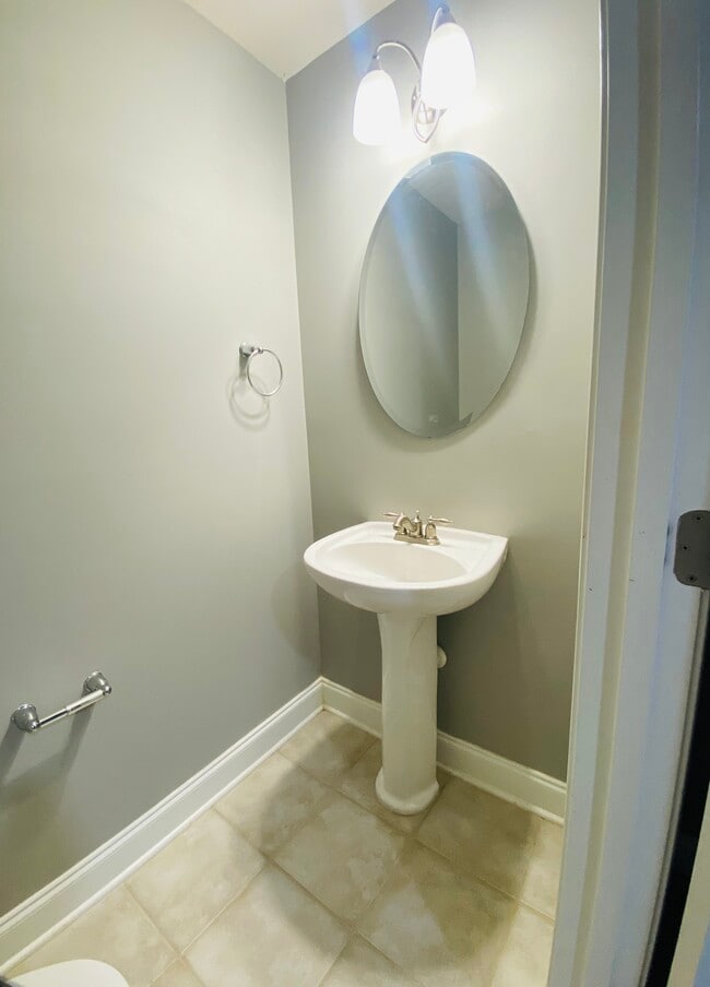 Building Photo - 9035 Parlor Dr