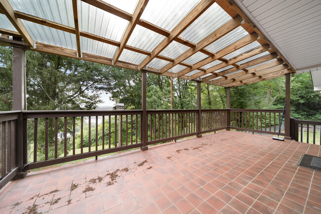 Covered tiled deck - 162 Osborne St