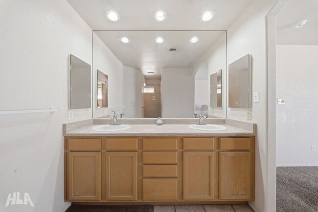 Building Photo - 10390 Fairway Dr