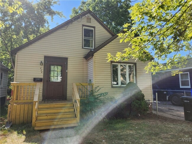 Primary Photo - 239 N Midler Ave