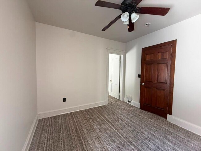 Building Photo - 2607 N 44th St