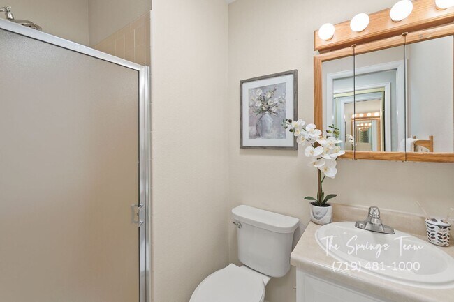 Building Photo - REMODELED SINGLE-LEVEL 2BD TOWNHOME w/ A/C