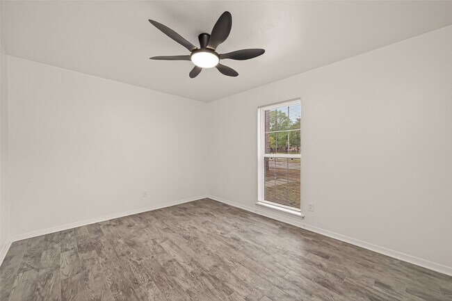 Building Photo - 5615 Beechnut St