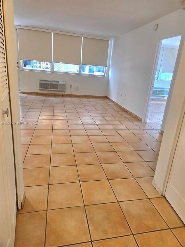 Building Photo - 5313 Collins Ave