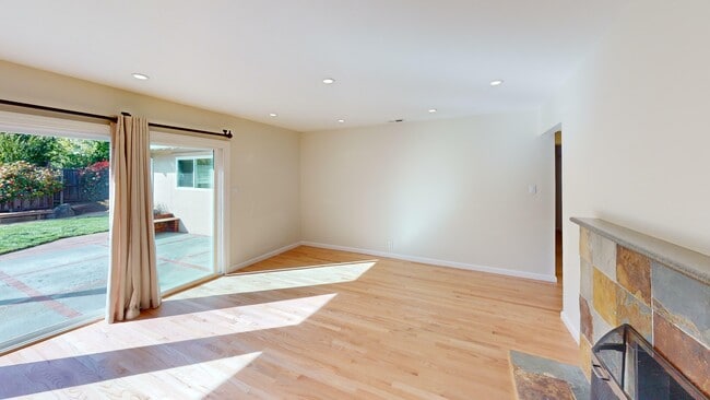 Building Photo - 207 Knight Dr