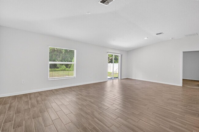 Building Photo - Available Now! Well-Maintained 3BR/2BA in Great Neighborhood