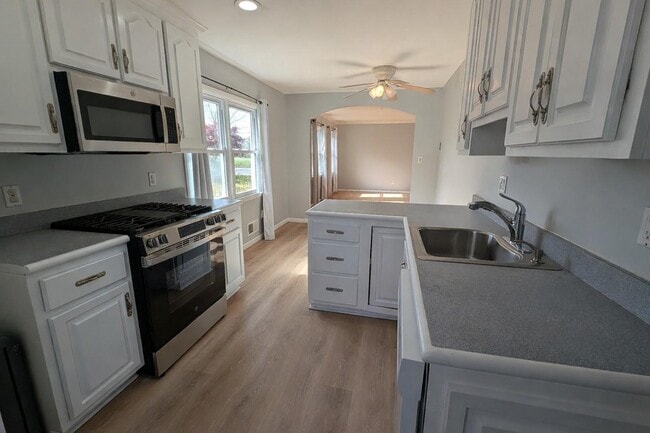 Building Photo - 605 Shirley Manor Rd