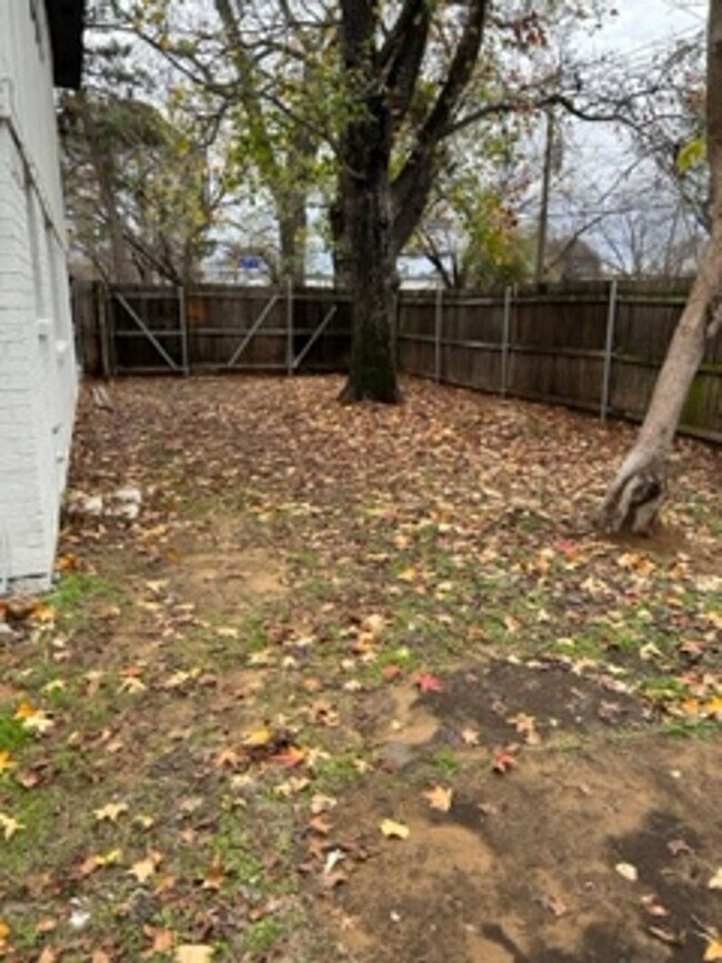 Building Photo - 400 Donnell Dr