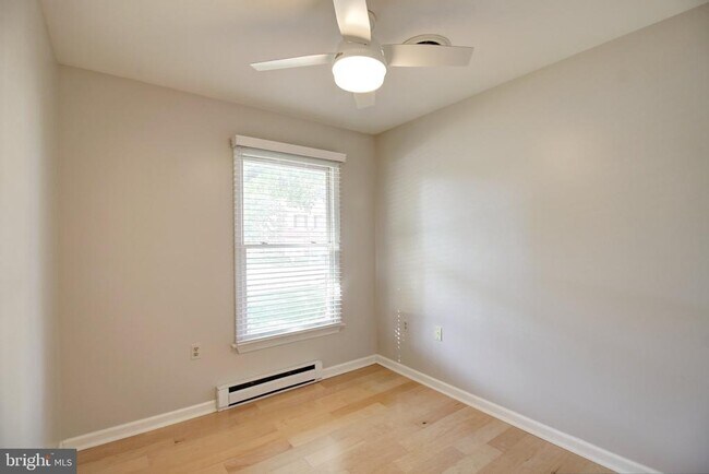 Building Photo - 430 Banksia Dr