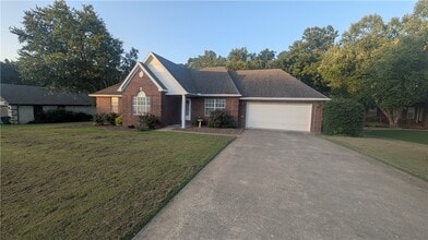 Building Photo - 2030 N Hailey Dr