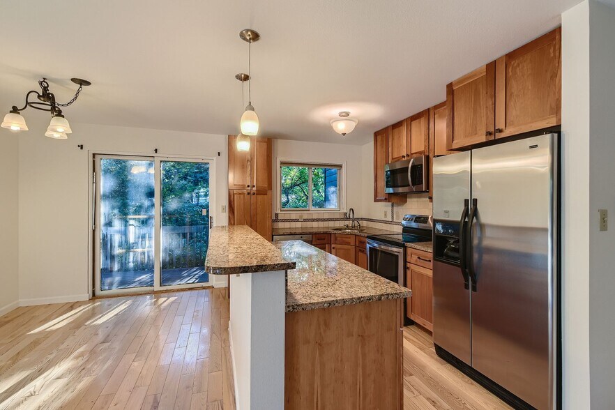 Primary Photo - 2020 5th St