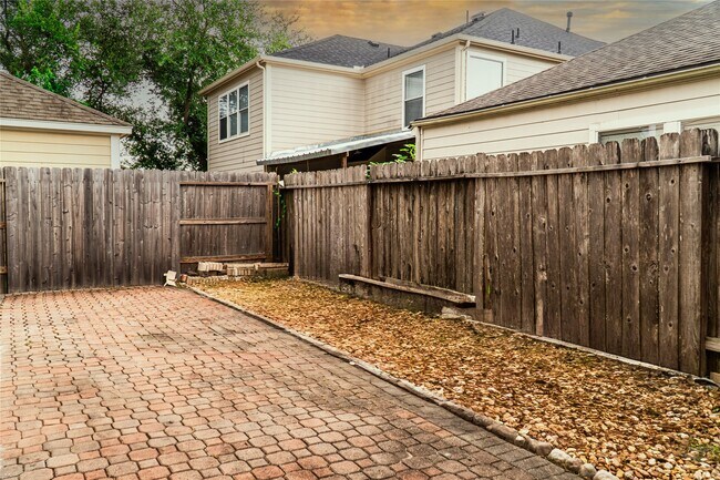 Building Photo - 12819 Wisteria Park Dr