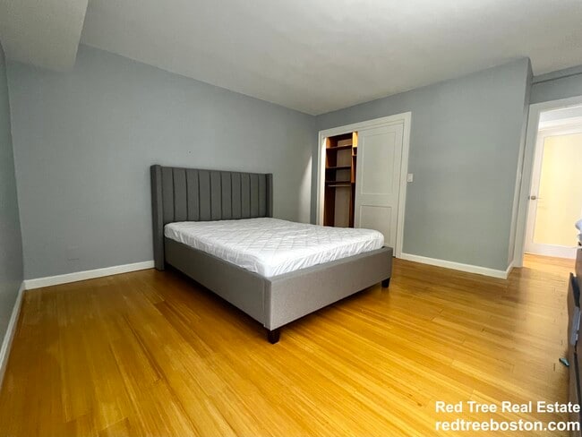 Building Photo - 57 Broadlawn Park