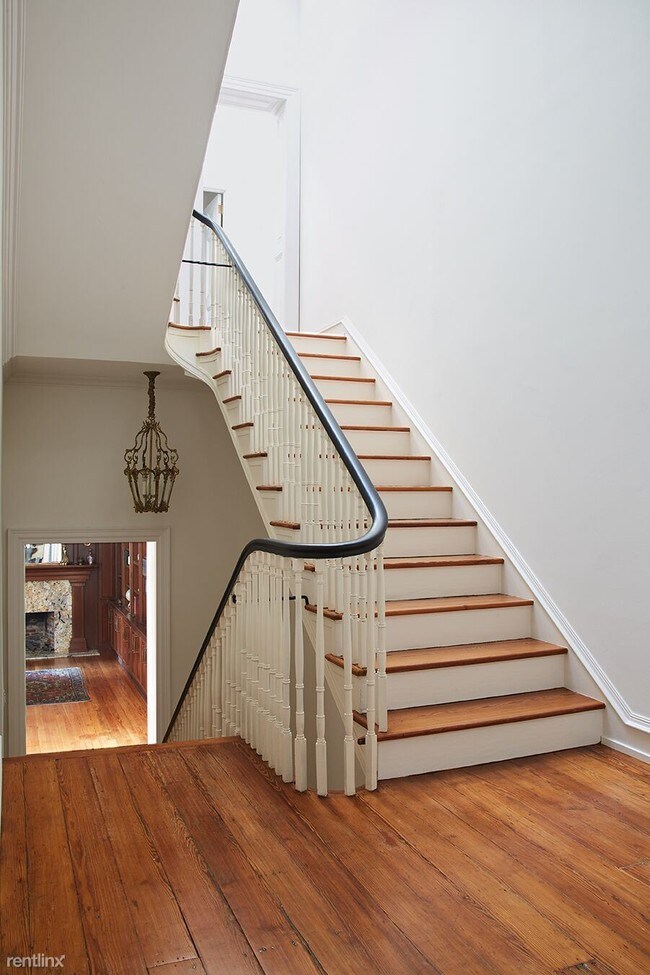 Building Photo - 5 br, 5.5 bath Townhome - 1531 Spruce St