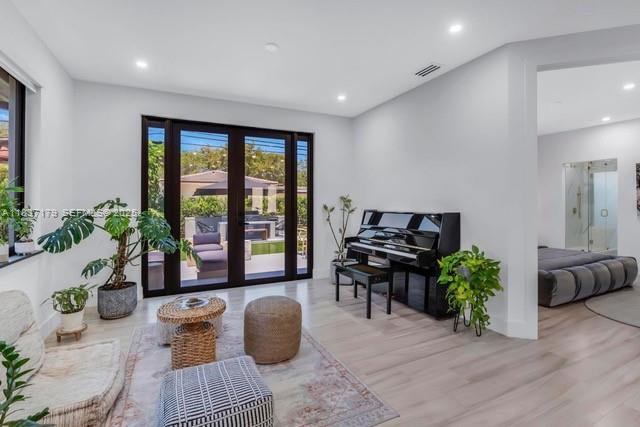 Building Photo - 1543 Bird Rd