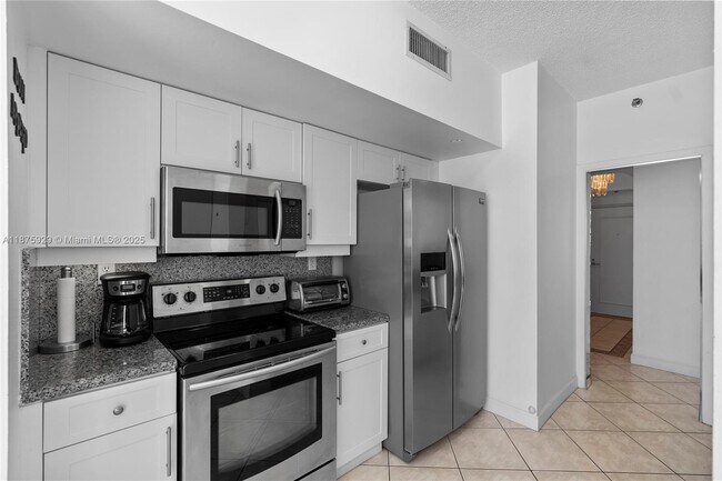 Building Photo - 4201 Collins Ave