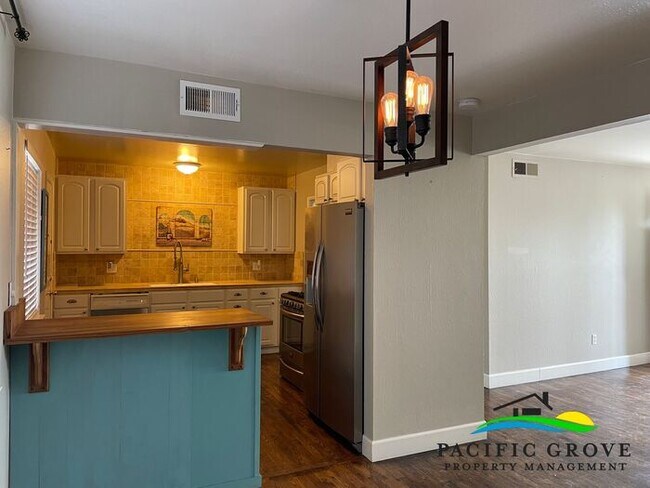 Building Photo - Updated Three Bedroom