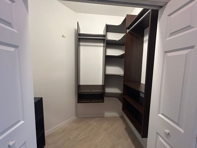 Building Photo - 2475 Ashbury Cir