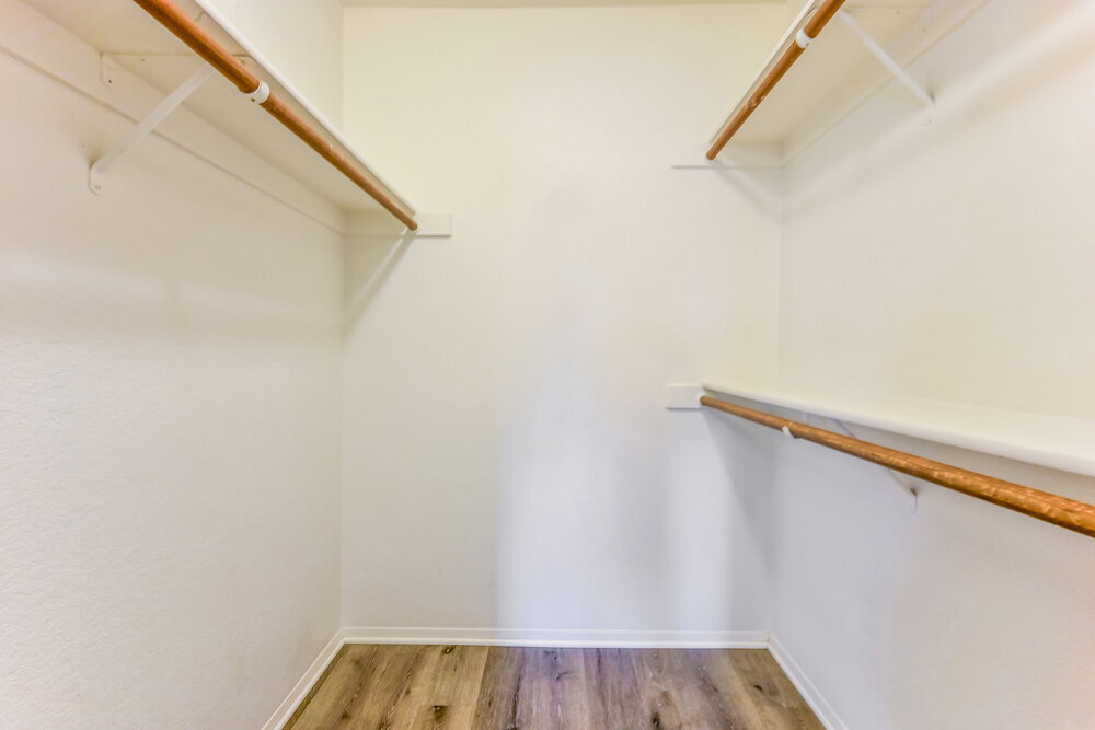 Building Photo - 2641 E Isabella Ave