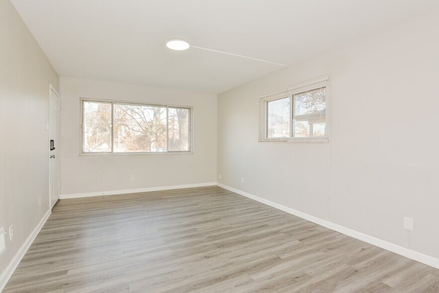 Building Photo - 710 Chambers Rd