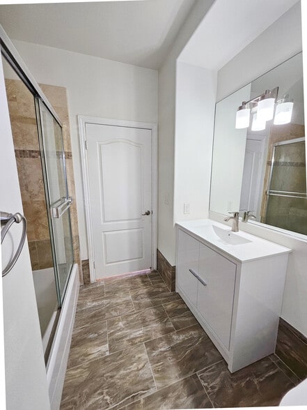 Building Photo - 3780 Lenawee Ave