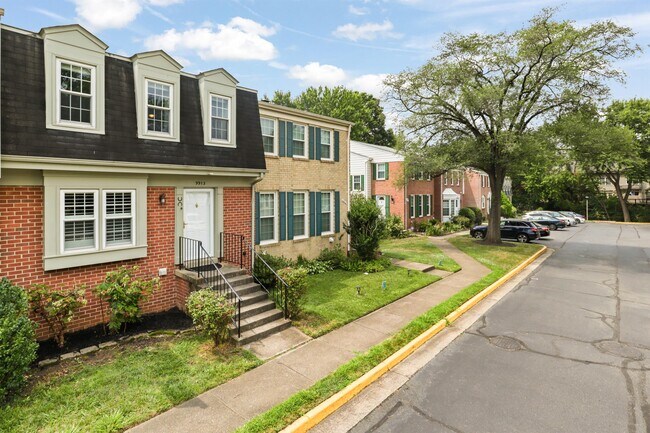 Building Photo - 9913 Longford Ct