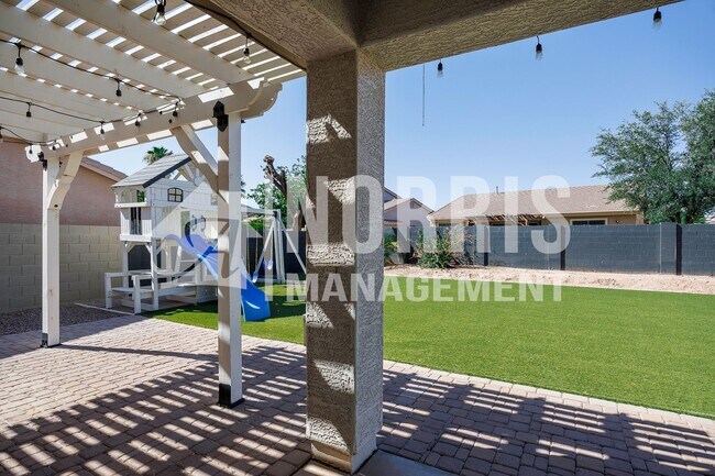 Building Photo - Beautiful Two-Story Home Located in Missio...