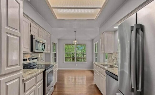 Building Photo - 215 Bluff Dr