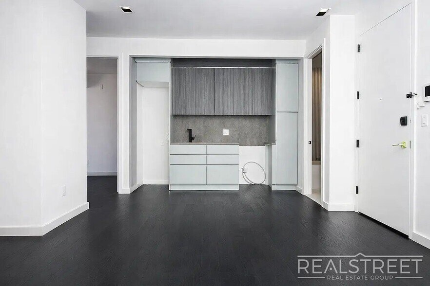 Building Photo - Winthrop St