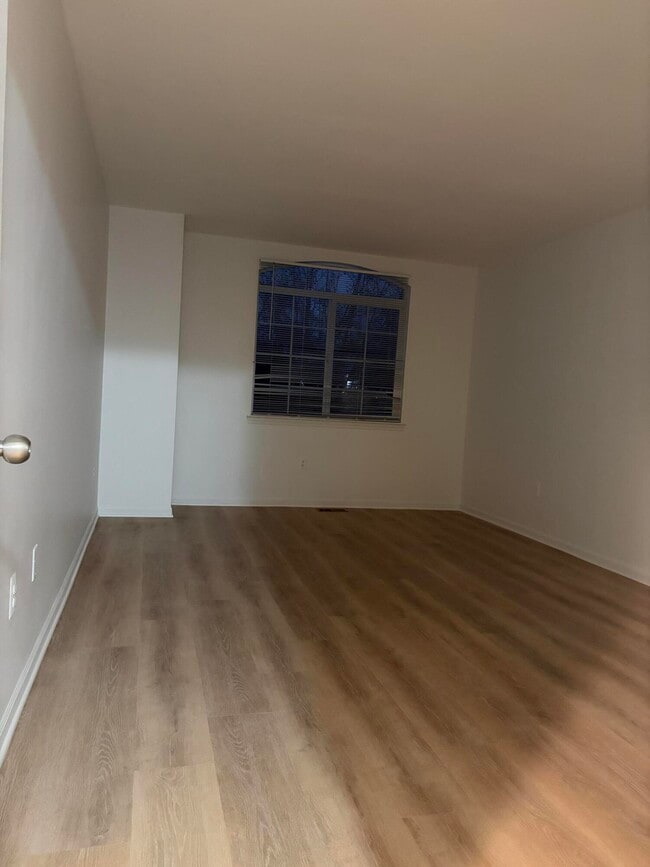 Building Photo - 3245 Reeves Dr