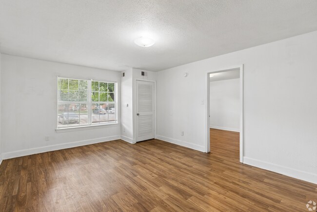 Building Photo - Beautiful, Fully Renovated 1 Bed / 1 Bath Apartment!