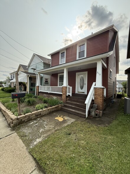 Primary Photo - 215 N Mercer Ave