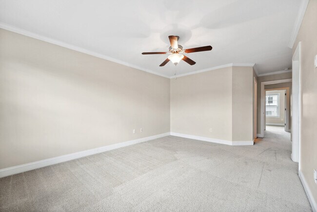Building Photo - 1359 Town Home Dr