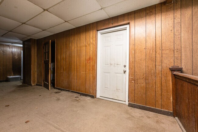 Building Photo - 480 Spruce Hollow Rd